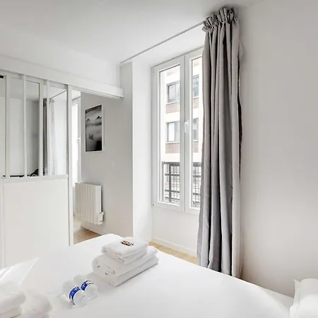 Bright Modern Apartement Menilmontant Holiday home